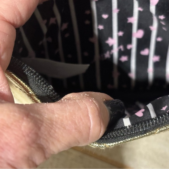 ❤️Betsey Jonson Gold Quilted Crossbody & Earrings Set - Picture 3 of 5